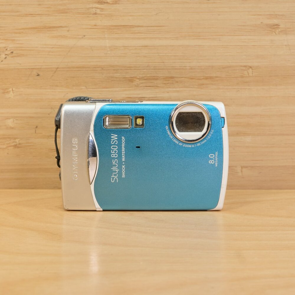 Olympus Stylus 850SW / 8MP Digital Camera / 3x Optical Zoom / Blue